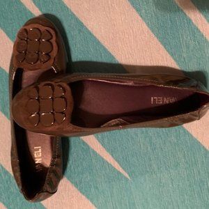 VANELI olive green patent leather & suede detailed flats, size 8.5M